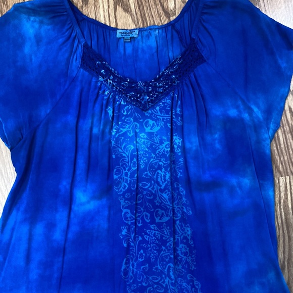 Top - Picture 2 of 2